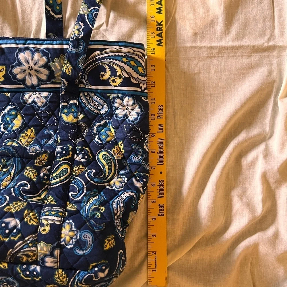 Bueno quilted large purse/tote paisley print. Blue.